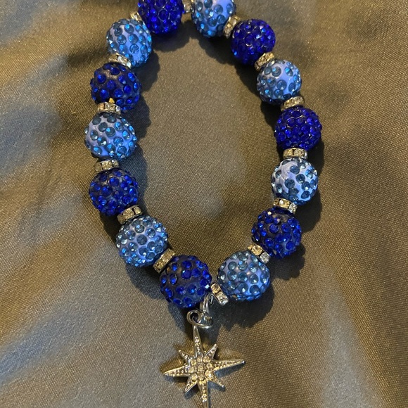 Blue sparkly stretch bracelet with snowflake charm - Picture 2 of 3